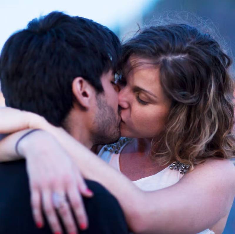 Nằm Mơ Hôn Nhau Đánh Con Gì Ăn Quanh Năm? 4 Mơ thấy hôn người khác giới